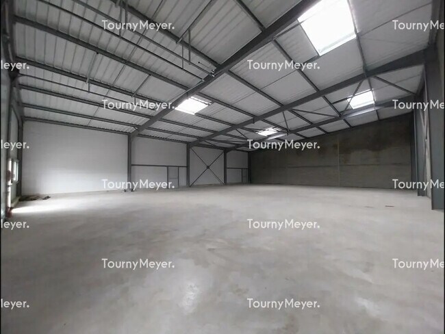 Plus de détails pour Local d'activités à louer