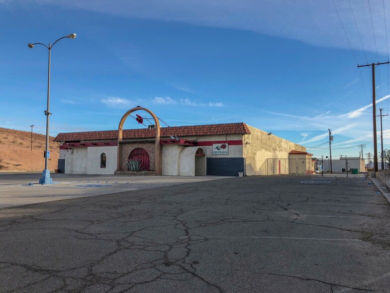 540 W Main St, Barstow, CA à vendre - Photo principale – Image 1 sur 30
