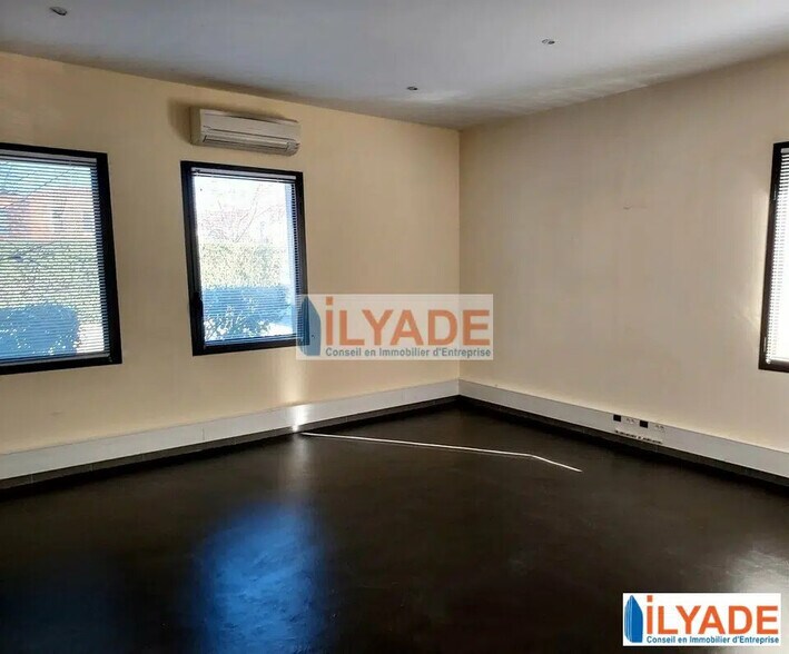 Bureau dans Pertuis à vendre - Photo de l’immeuble – Image 3 sur 8