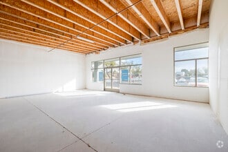 4645 E Broadway Rd, Phoenix, AZ à louer Photo intérieure– Image 2 sur 3