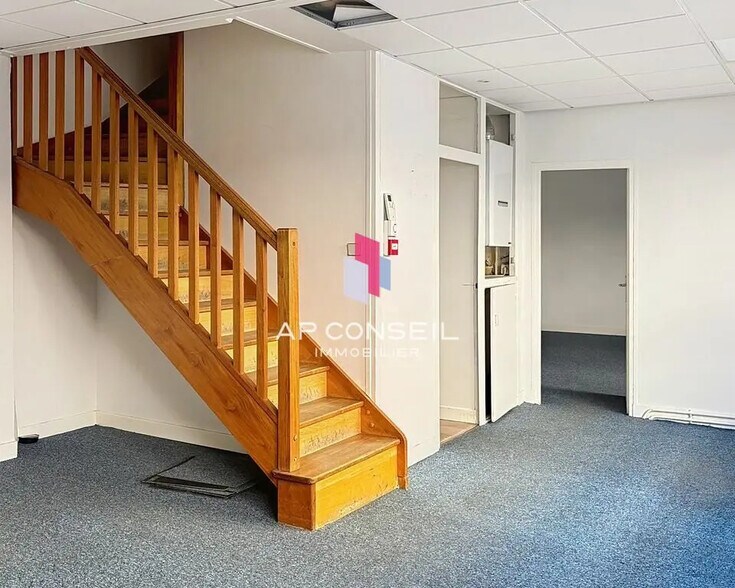 Bureau dans Versailles à louer - Photo de l’immeuble – Image 2 sur 12