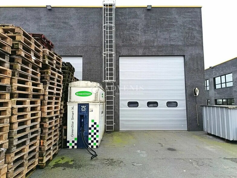 Local d’activités dans Carvin à louer - Photo de l’immeuble – Image 3 sur 7