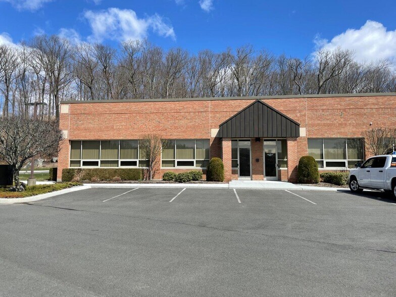 1 Park Ridge Rd, Bethel, CT à louer - Photo principale – Image 1 sur 14