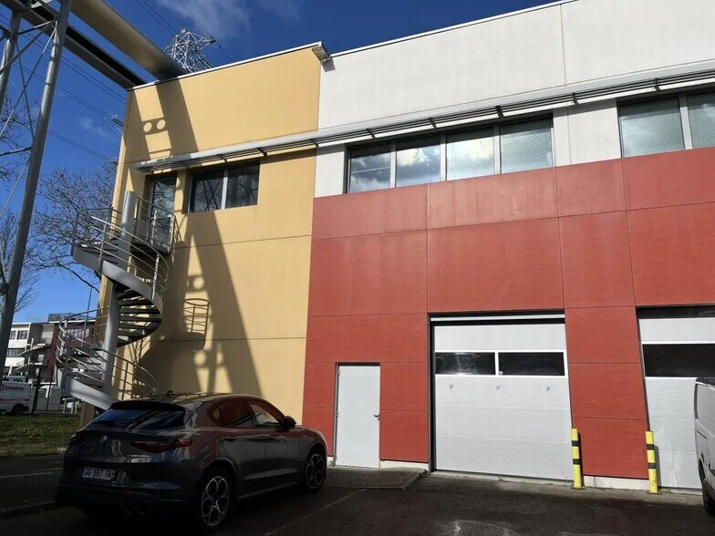 50 Rue Jean Zay, Saint-Priest à louer - Photo de l’immeuble – Image 1 sur 12