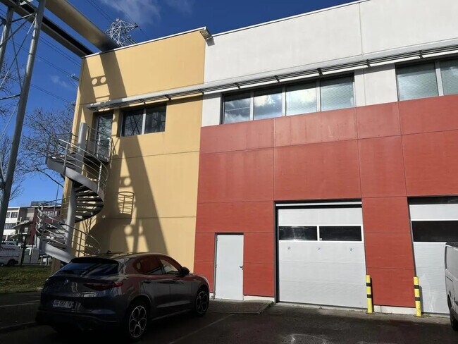 Plus de détails pour 50 Rue Jean Zay, Saint-Priest - Local d'activités à louer