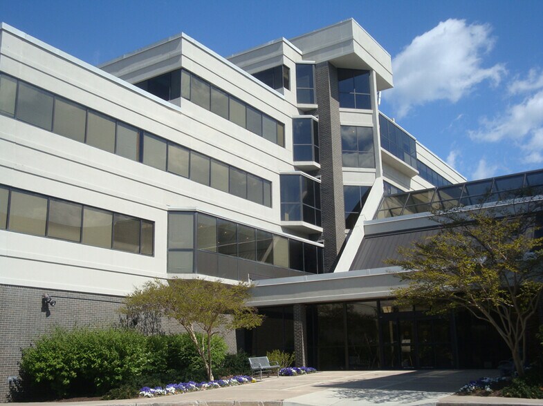 110 West Rd, Towson, MD à louer - Photo principale – Image 1 sur 5