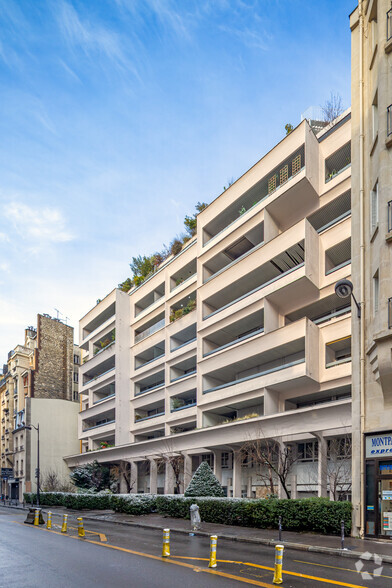 Rue De Vaugirard, Paris à vendre - Photo de l’immeuble – Image 2 sur 2