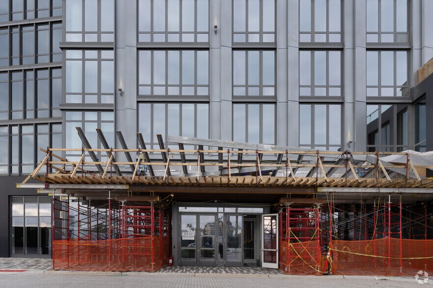 60 Wharf Dr, Brooklyn, NY à louer - Photo de l’immeuble – Image 3 sur 68