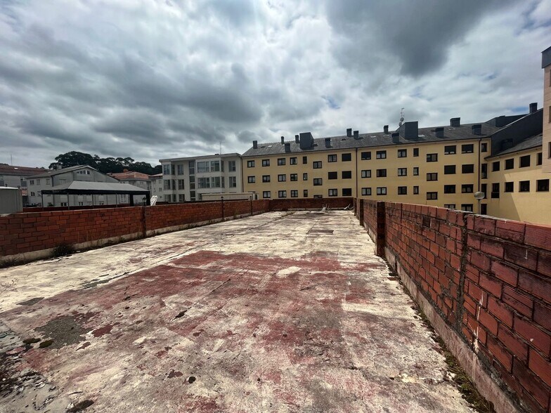 Avenida Naturais de Fene, 8, Fene, La Coruna à vendre - Photo de l’immeuble – Image 3 sur 5