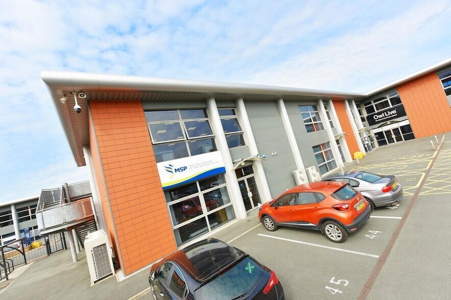 Skyhawk Av, Liverpool à louer - Photo de l’immeuble – Image 3 sur 34