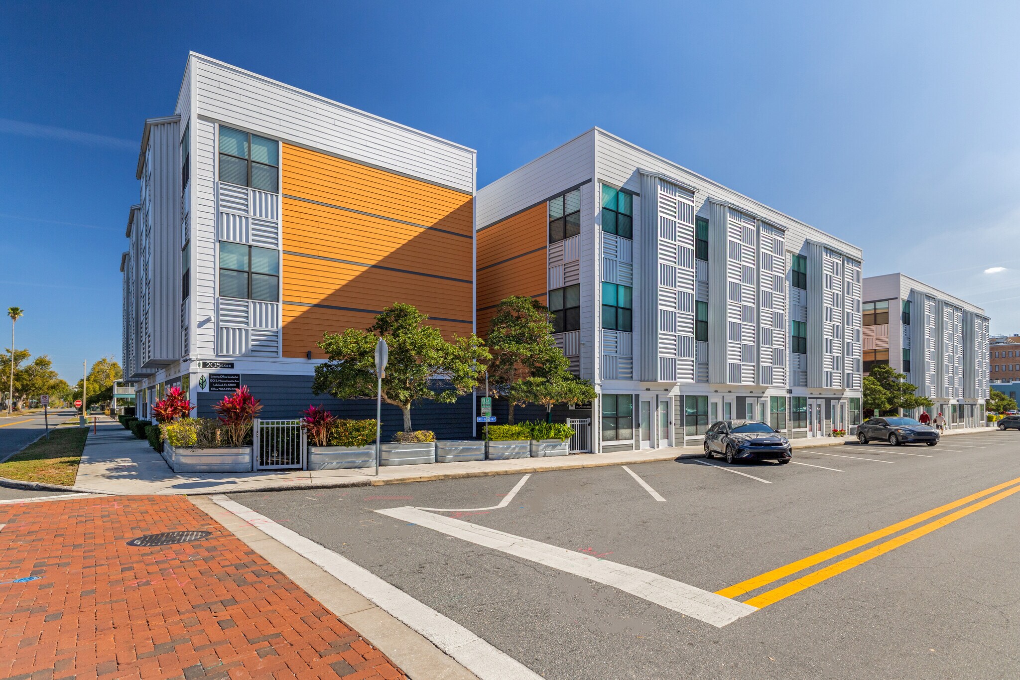 NOBAY, The Gardens, Lake Mirror Tower portefeuille de 3 biens à vendre sur LoopNet.fr Photo principale– Image 1 sur 47