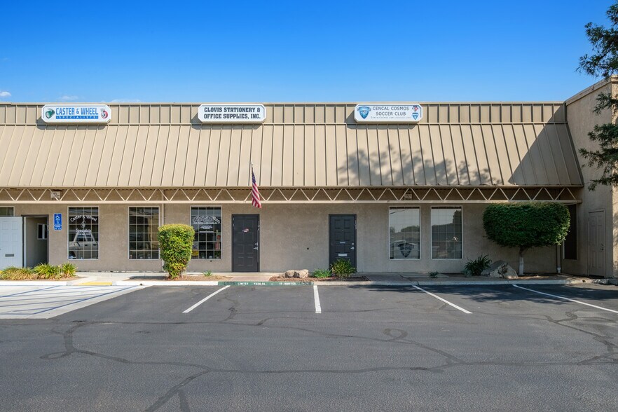 1486 Tollhouse Rd, Clovis, CA à louer - Photo de l’immeuble – Image 3 sur 14