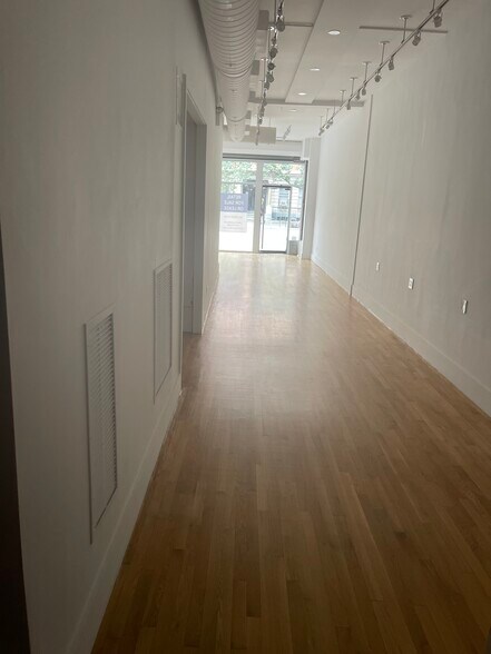 345 W 13th St, New York, NY à vendre - Photo de l’immeuble – Image 2 sur 12
