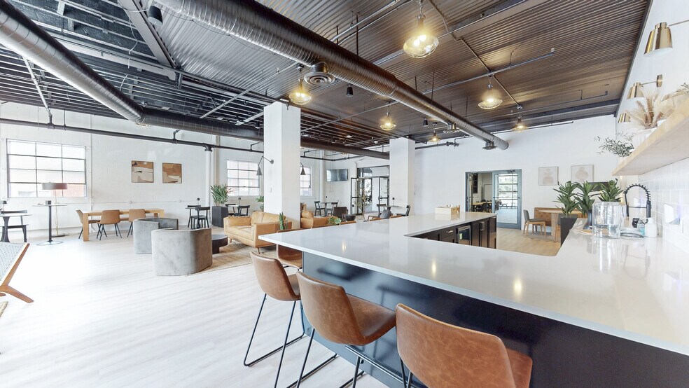 2111 Center St, Cleveland, OH à louer - Photo de l’immeuble – Image 3 sur 48