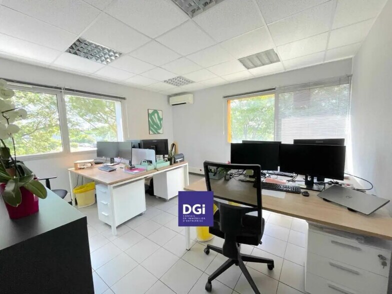 Bureau dans Nîmes à louer - Photo de l’immeuble – Image 1 sur 4