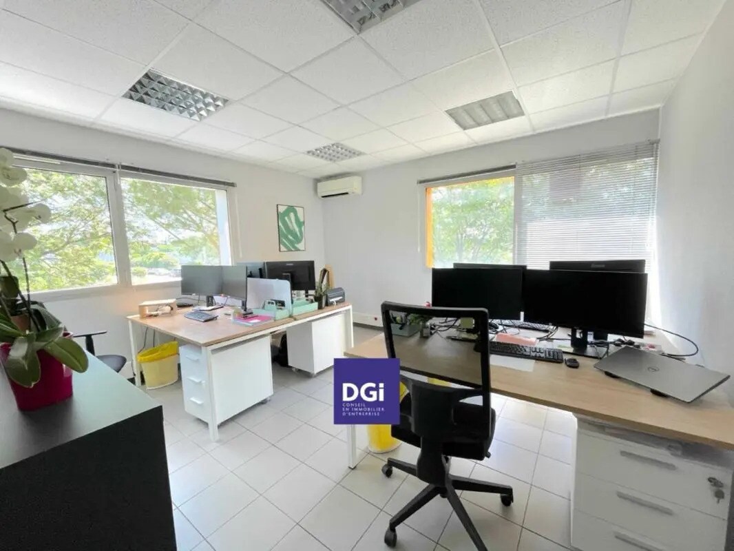 Bureau dans Nîmes à louer Photo de l’immeuble– Image 1 sur 5