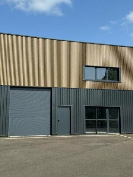 Local d'activités dans Mimizan à vendre - Photo de l’immeuble – Image 3 sur 3