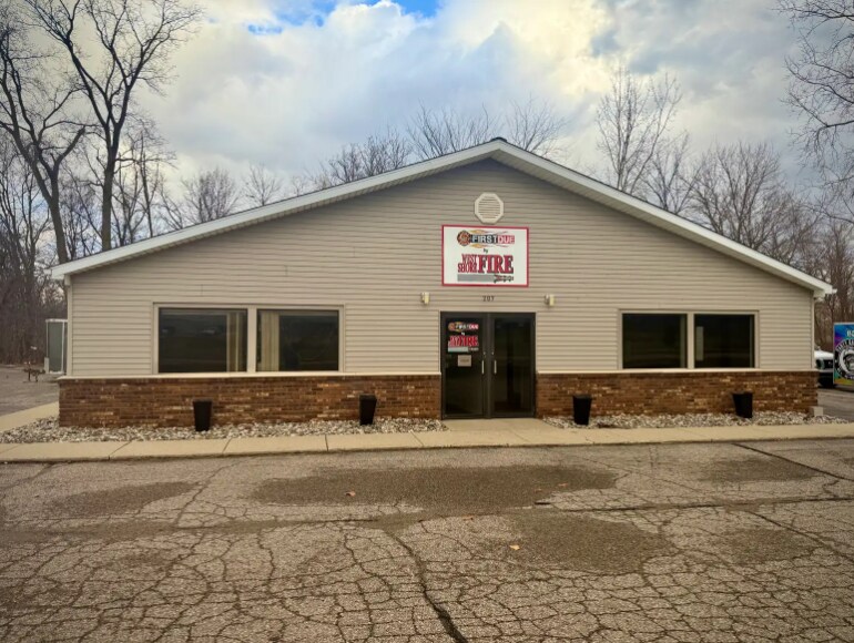 207 E Kipp Rd, Mason, MI à vendre - Photo de l’immeuble – Image 2 sur 15