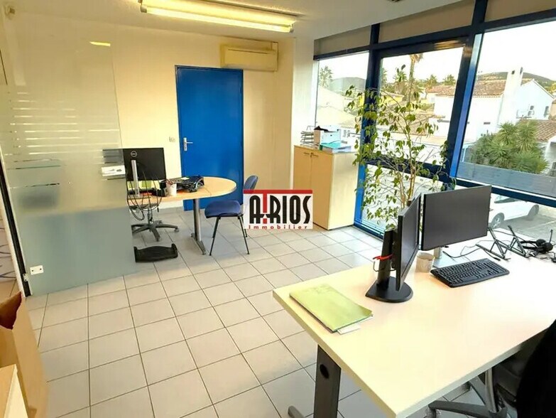 Bureau dans Hyères à vendre - Photo de l’immeuble – Image 2 sur 20