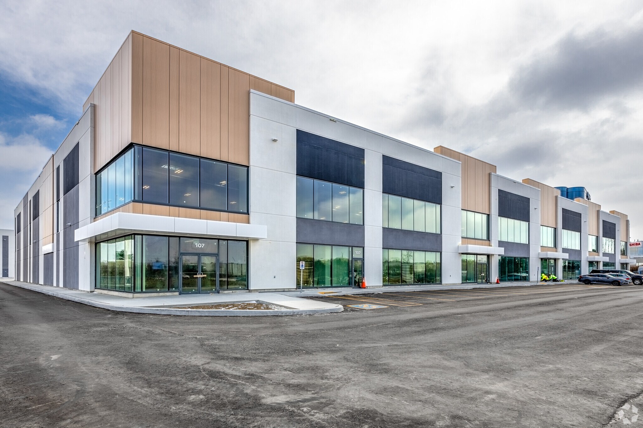 180-190 Allstate Pky, Markham, ON à vendre Photo de l’immeuble– Image 1 sur 31