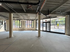 5691 N Ridge Ave, Chicago, IL à louer Photo intérieure– Image 1 sur 3