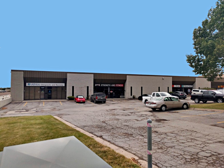 Southwest Business Park Flex/Industrial portefeuille de 4 biens à vendre sur LoopNet.fr - Photo principale – Image 3 sur 6