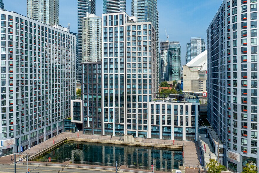 370 Queens Quay W, Toronto, ON à louer - Photo principale – Image 1 sur 44
