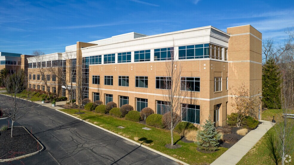 8740 Orion Pl, Columbus, OH à louer - Photo principale – Image 1 sur 23