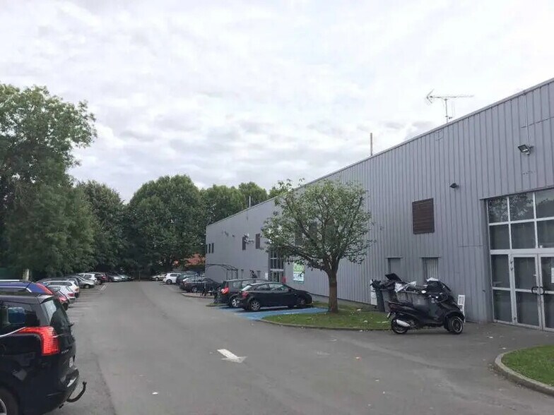 Local d’activités dans VILLENEUVE-D'ASCQ à louer - Photo de l’immeuble – Image 3 sur 4