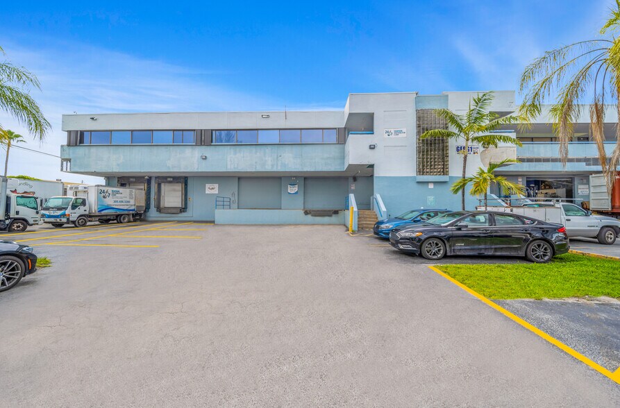7901-8195 NW 67th St, Miami, FL à louer - Photo intérieure – Image 2 sur 2