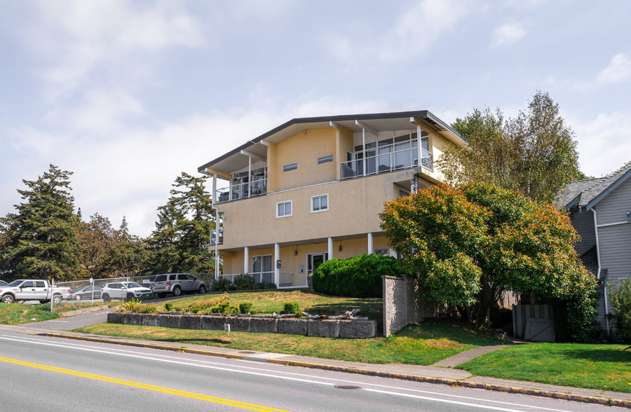 741 Admirals Rd, Victoria, BC à vendre - Photo de l’immeuble – Image 1 sur 7