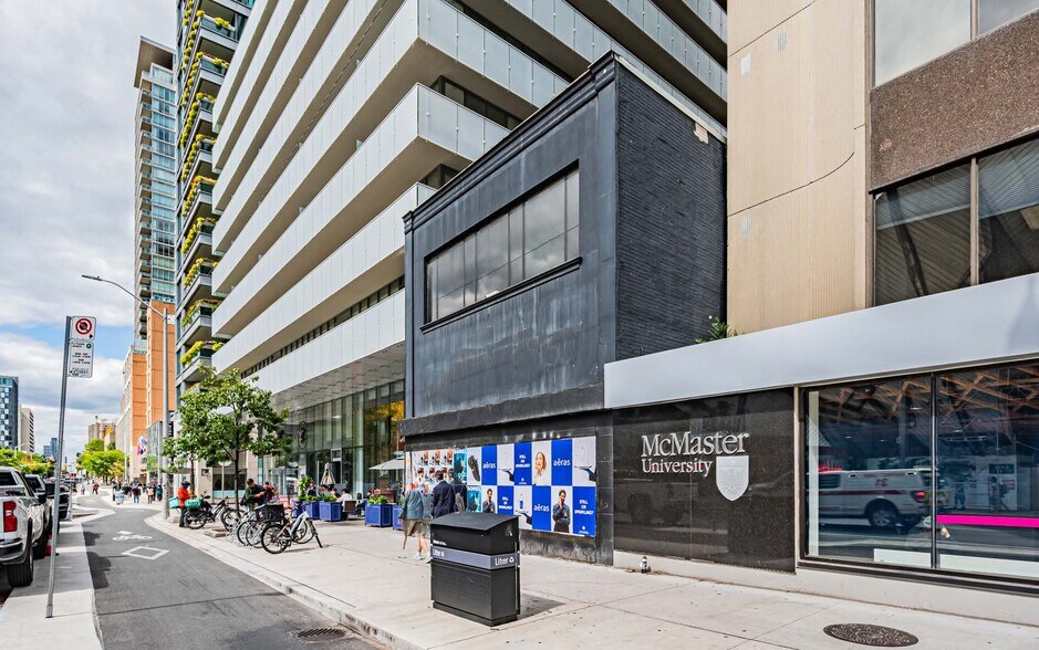 192 Bloor St W, Toronto, ON à louer - Photo de l’immeuble – Image 3 sur 6