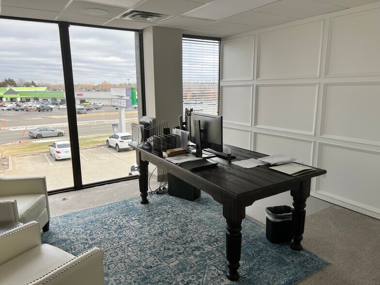 6300 NW Expressway, Oklahoma City, OK à louer - Photo intérieure – Image 3 sur 9