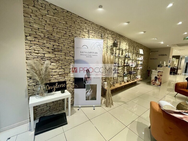 Local commercial dans Cavaillon à vendre - Hall d’entrée – Image 3 sur 12