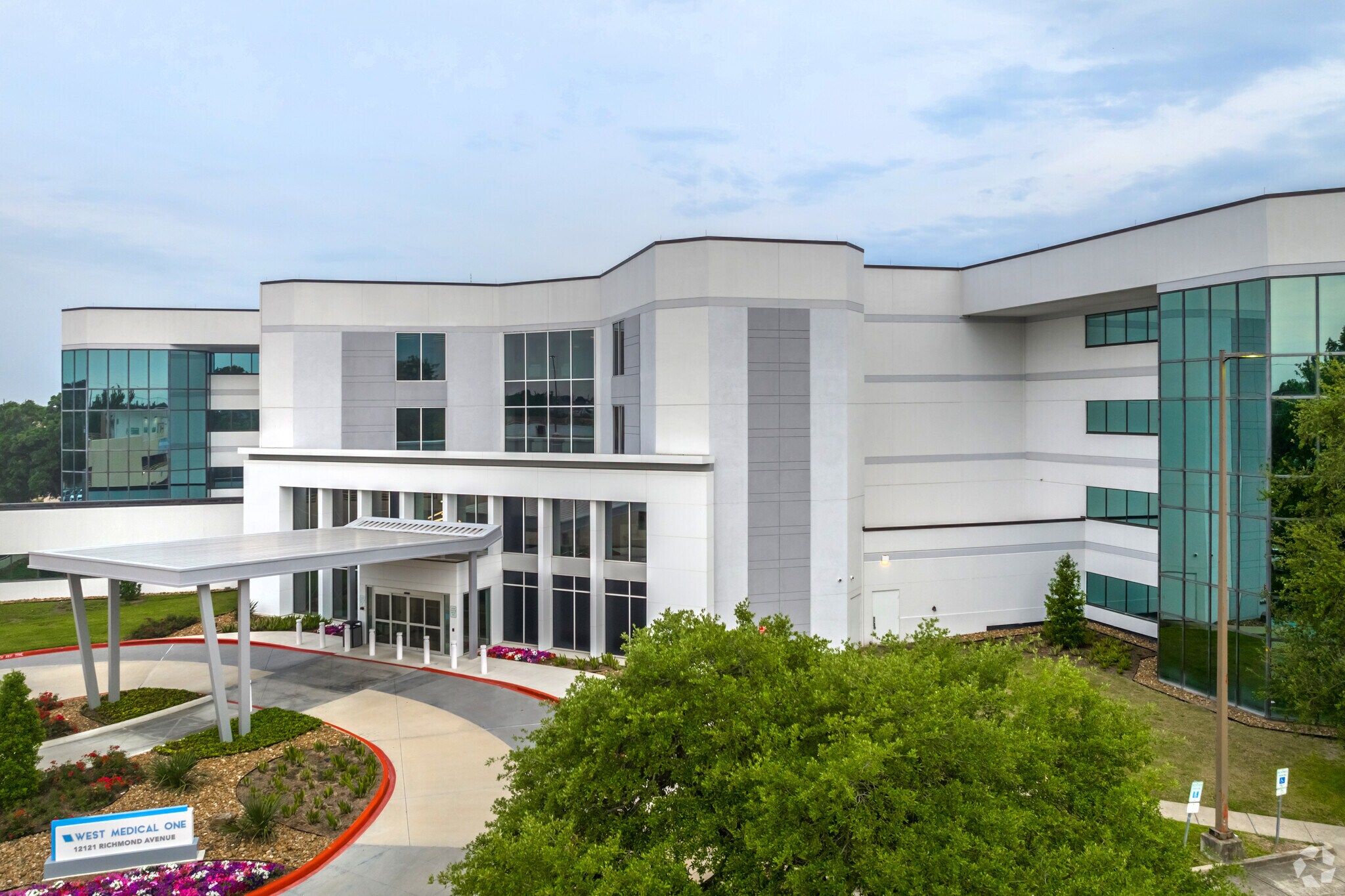 12121 Richmond Ave, Houston, TX à louer Photo principale– Image 1 sur 5