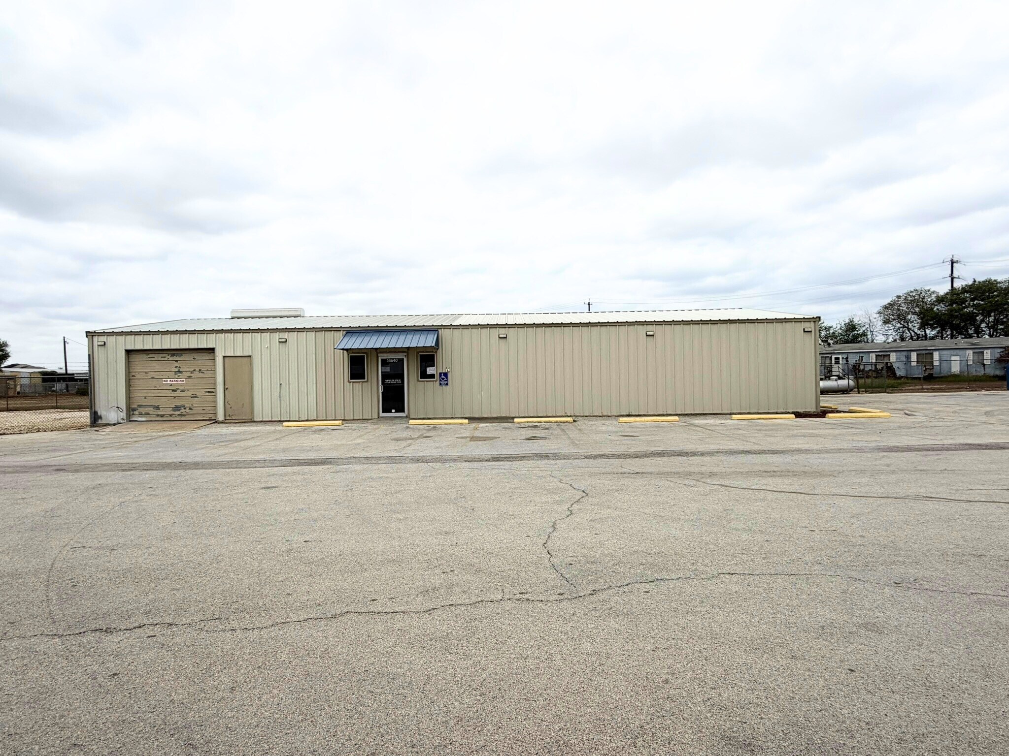 14640 S FM 2790 W, Lytle, TX à louer Photo principale– Image 1 sur 25