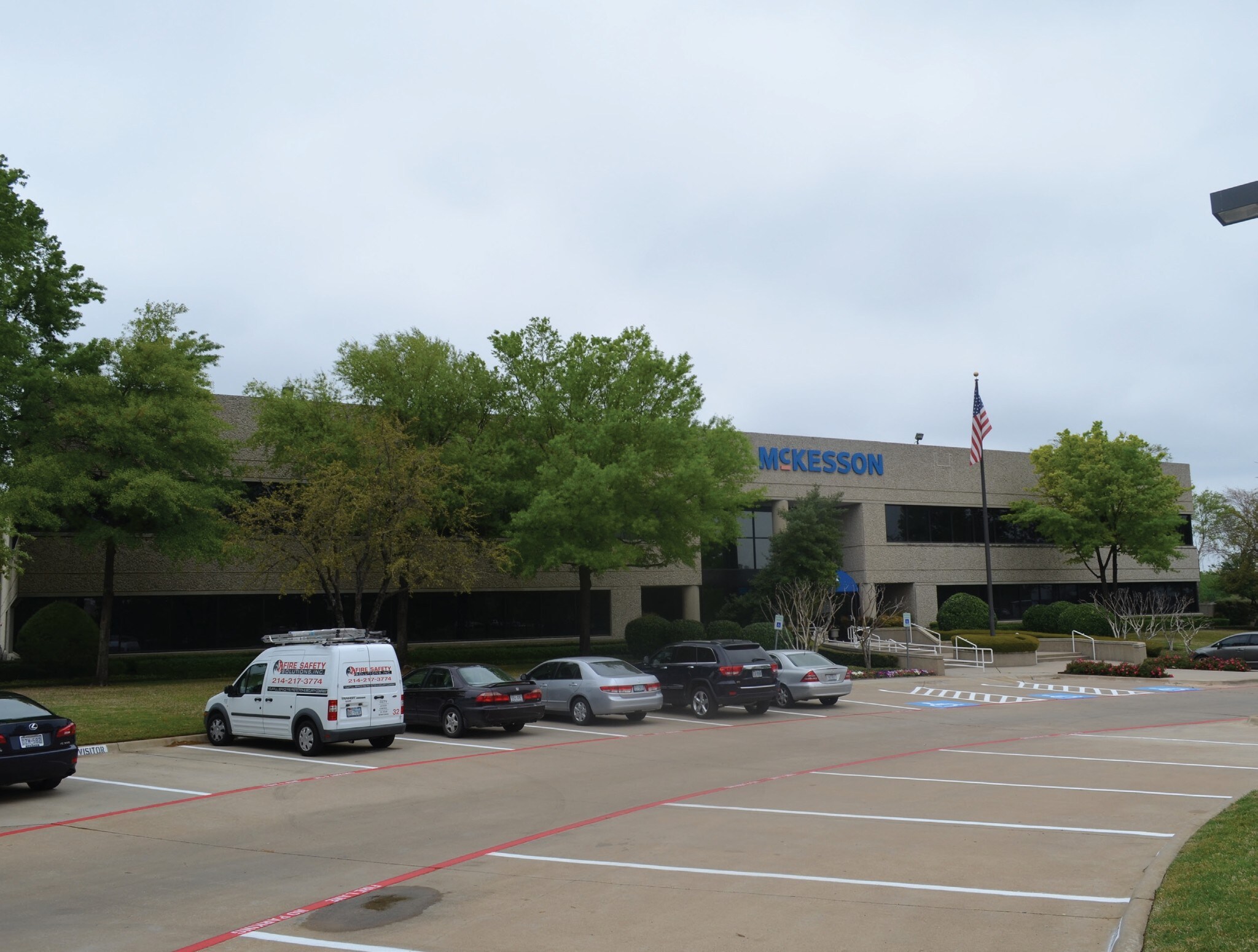 601 E Corporate Dr, Lewisville, TX à louer Photo principale– Image 1 sur 11