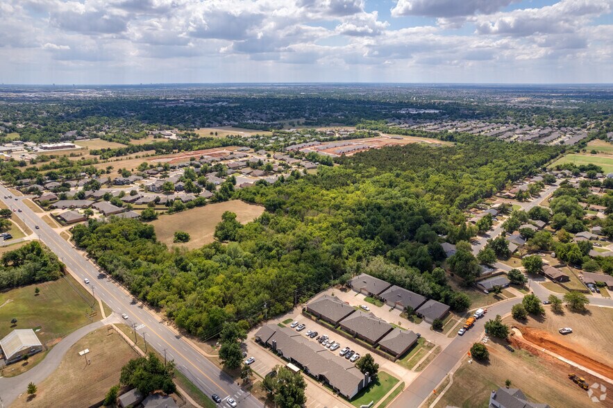 N Kelly Ave, Edmond, OK à vendre - Photo de l’immeuble – Image 3 sur 12