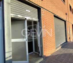 Local commercial dans Montcada i Reixac, Barcelona à louer Photo de l’immeuble– Image 1 sur 8