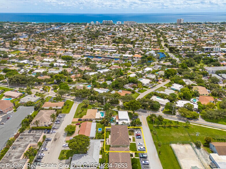 2131 NE 40th Ct, Lighthouse Point, FL à vendre - Photo de l’immeuble – Image 2 sur 38