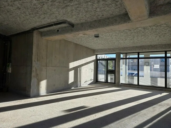 Plus de détails pour Local commercial à louer