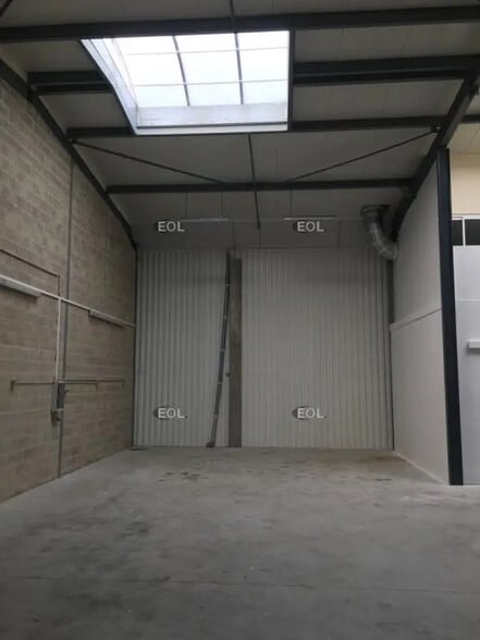 Local d’activités dans Stains à louer - Photo de l’immeuble – Image 2 sur 9