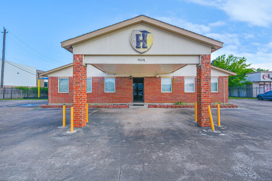 9608 Spencer Hwy, La Porte, TX à vendre - Photo de l’immeuble – Image 1 sur 5