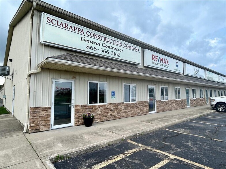 32961 Pin Oak Pky, Avon Lake, OH à vendre - Photo de l’immeuble – Image 1 sur 37
