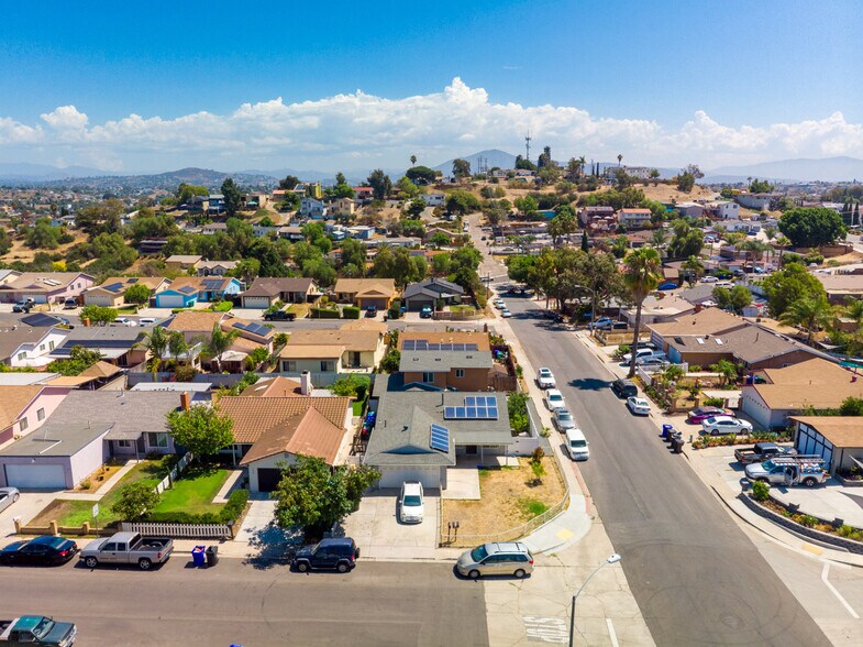 201 Treewood St, San Diego, CA à vendre - Photo de l’immeuble – Image 2 sur 11
