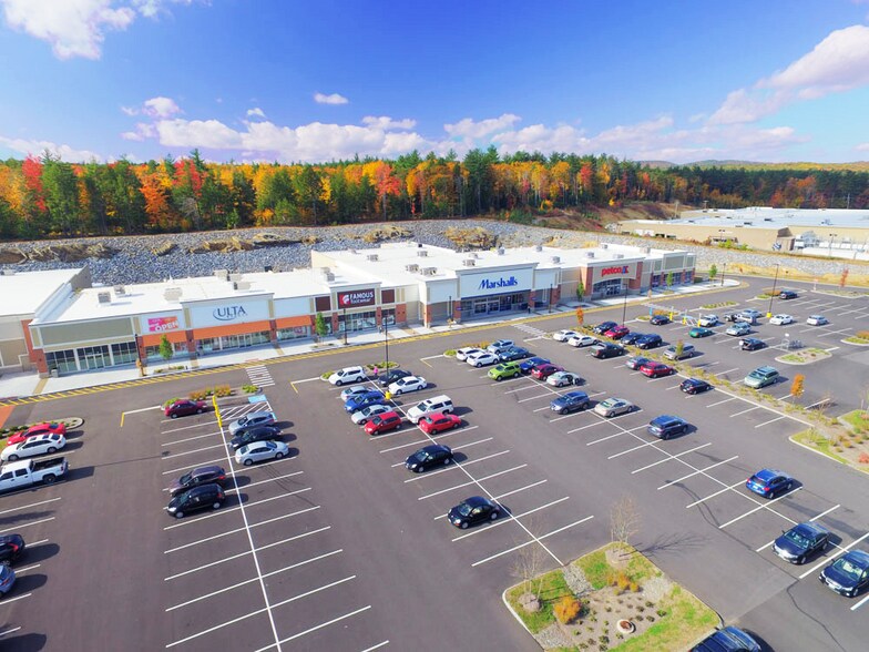 92 Farmington Rd, Rochester, NH à louer - Photo principale – Image 1 sur 23