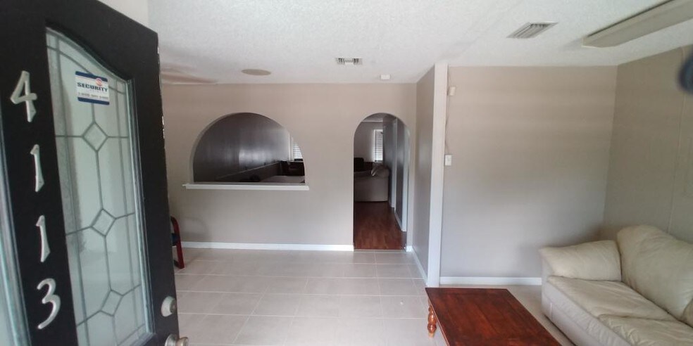 4113 Neptune Rd, Saint Cloud, FL à louer - Photo intérieure – Image 2 sur 20