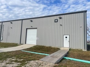 2019 Clovis R Barker Rd, San Marcos, TX à louer Photo de l’immeuble– Image 1 sur 11