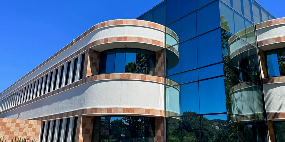 220 Campus Ln, Fairfield, CA à louer - Photo de l’immeuble – Image 3 sur 8