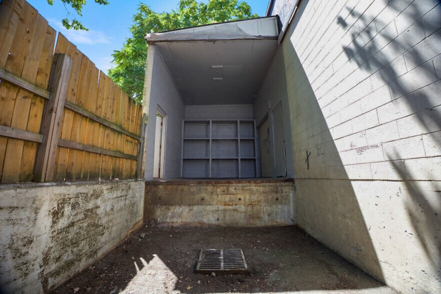 12404 NE Halsey St, Portland, OR à louer - Photo de l’immeuble – Image 3 sur 5